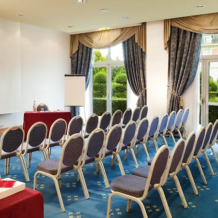 Dream Castle Marne La Vallee 马尼库尔勒翁格尔