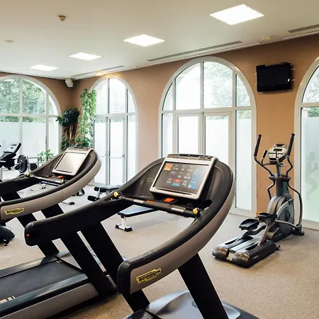 Dream Castle Marne La Vallee 马尼库尔勒翁格尔